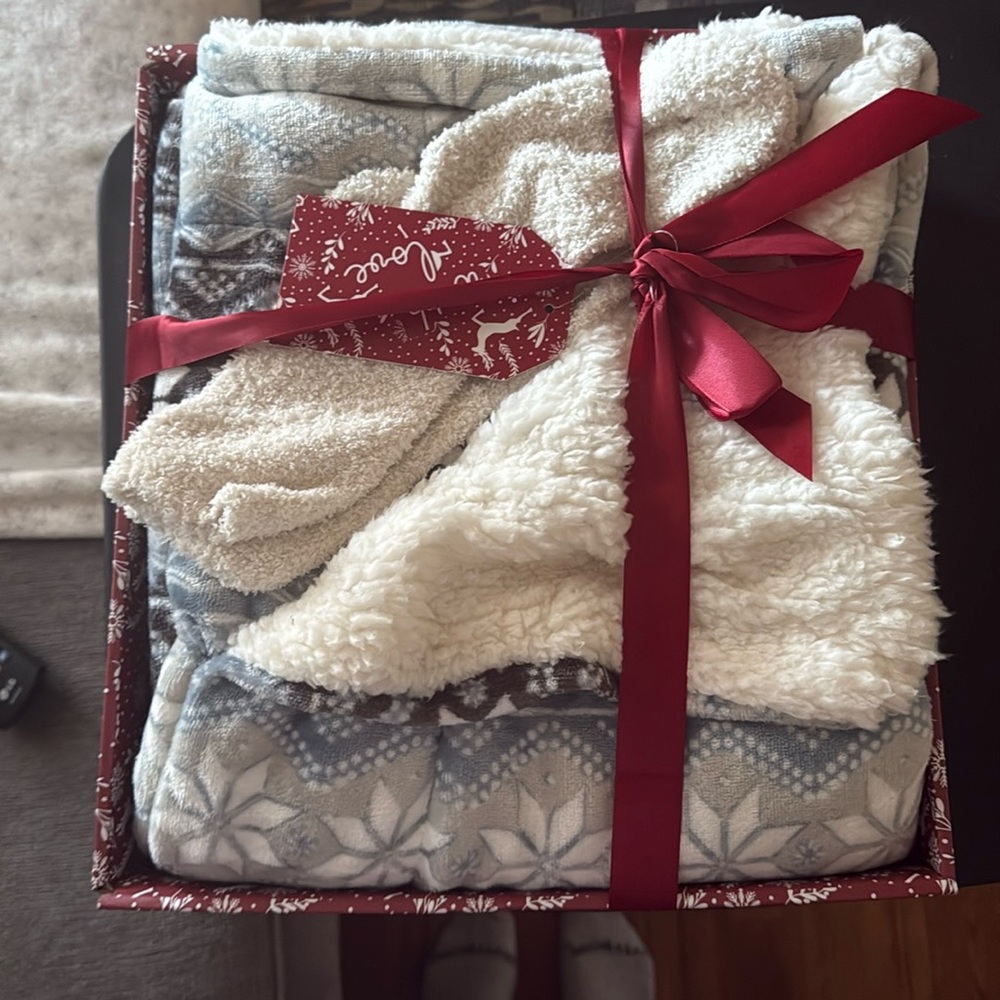 Blanket and sock set